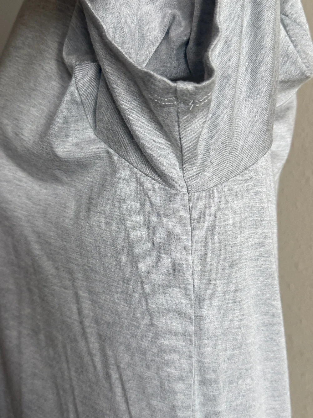 Splendid Sz M Light Gray V-Neck Short Sleeve Tee